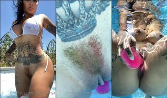 seebrittanya 02 07 2020 75083464 Putting_it_in_me_under_water_feels_so_good (seebrittanya)