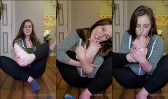 tootsiepoptoes 01 05 2020 273197600 10 minute shoe removal and self worship (tootsiepoptoes)