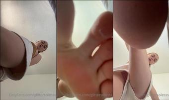 glittersolesss 03 09 2022 2586529607 Iâll smoooshy with my ass and feet (glittersolesss)