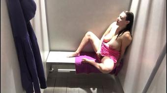 Wet from Swimming Playing with my Pussy (SuzieLove212)