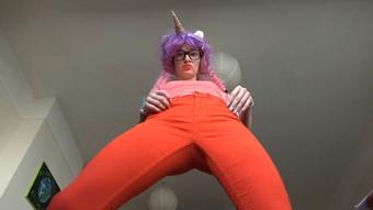 RED GIANTESS ASS (Goddess Vanessa)