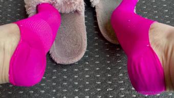 miss piggy toes 126299385 2021 03 23 why don t you cum rub my feet please i m offering them to you what happens next  (miss_piggy_toes)
