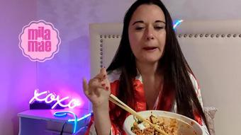 Mila_Maexo_Poke-Bowl-Mukbang (Mila MaeXO)