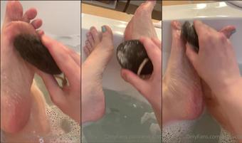 anikacbt 03 03 2022 2381557664 You should be here in the bathtub with me. Iâm having to scrub my feet all by myself  (anikacbt)