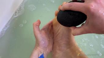 shaepeach 10 01 2021 2005449693 my first video using my new pov mount 4min foot care with a pumice stone in the bath (shaepeach)