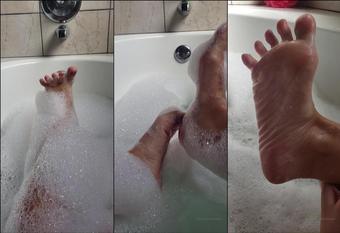 scarletted_xo 01 01 2021 1536211848 Bubble baths are my favorite (scarletted_xo)