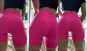 peyton.kinsly 02 12 2020 1372226519 My new pink yoga shorts  (peyton.kinsly)