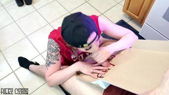 Riley Cyriis Pizza Box Blowjob (Riley Cyriis)