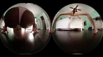 VR360* Giants Alora & Paris Tease Tiny U (Ginary)