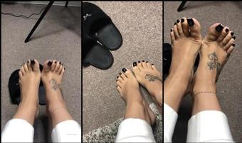 deedeericanfeet 03 02 2020 140997255 This was random hahahah   But look at these fatty toes thou   (deedeericanfeet)