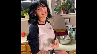 Disrespectful Date Gets Gassed (kitsune_foreplay)