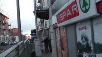 tinakayxxx 26 05 2020 42591576 You wish you were my neighbours... Public Filt (tinakayxxx /)