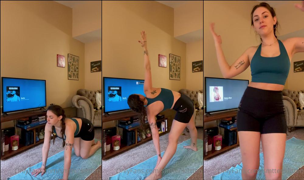 mollymaeve 17 02 2021 2034622919 here is a lil glimpse into my morning yoga a fun lil dance for ya i ve been trying to