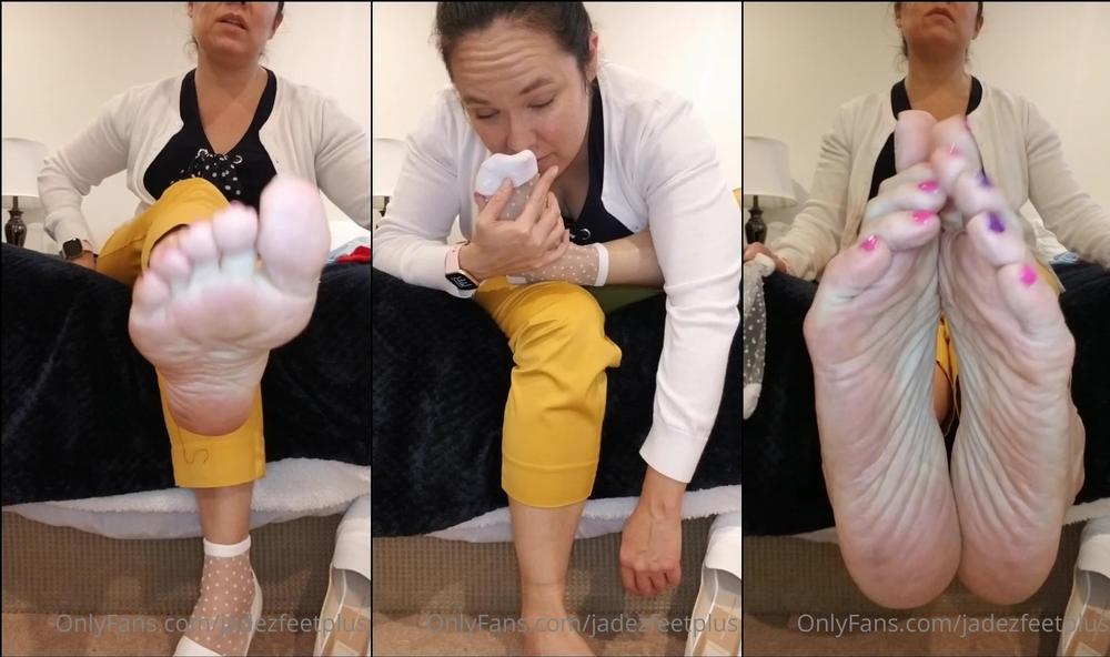 jadezfeetplus 207036403 watch me smell my spotted feet.