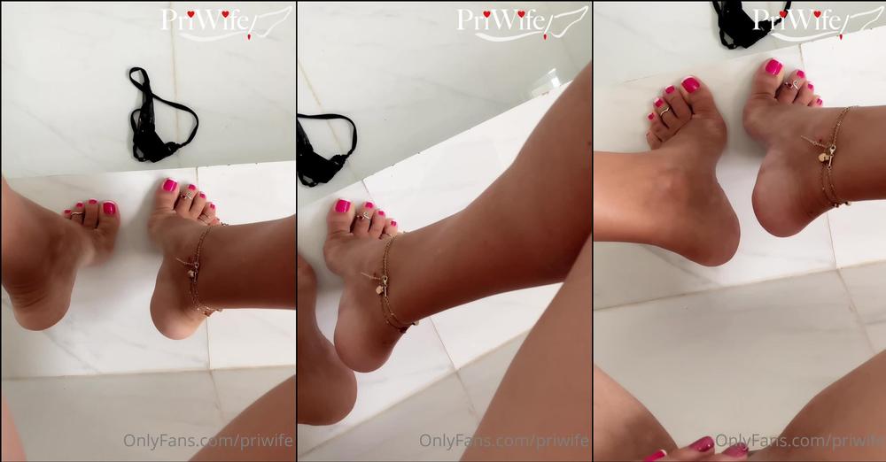 priwife 18 04 2022 2428155273  Good morning amore  Little bit of pussy rubbing before my shower. Do you like my 