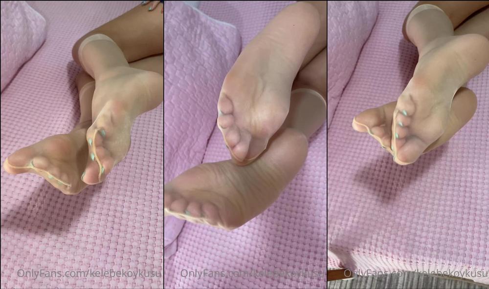 kelebekoykusu 05 02 2022 2341395124 Yok gibi ten rengi Ã§oraplarla yatak keyfi... Bed joy with no look nude nylonsâ¦