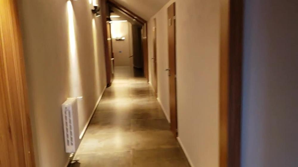 syrendemerxxx 07 01 2019 19362747 Little tour of my quaint hotel room, here in Prague