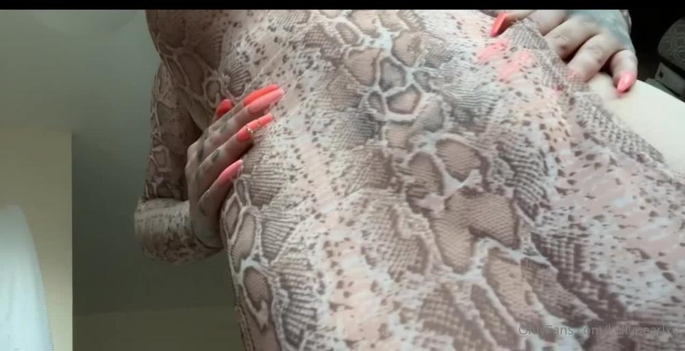 kellypearlxo 293079780 2022 03 19 like if you love my titts tip if you would love to squeeze them im still over doin my bundle 4 