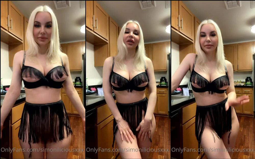 simoniliciousxxx 06 03 2022 2383936353 How do you like my new lingerie set 