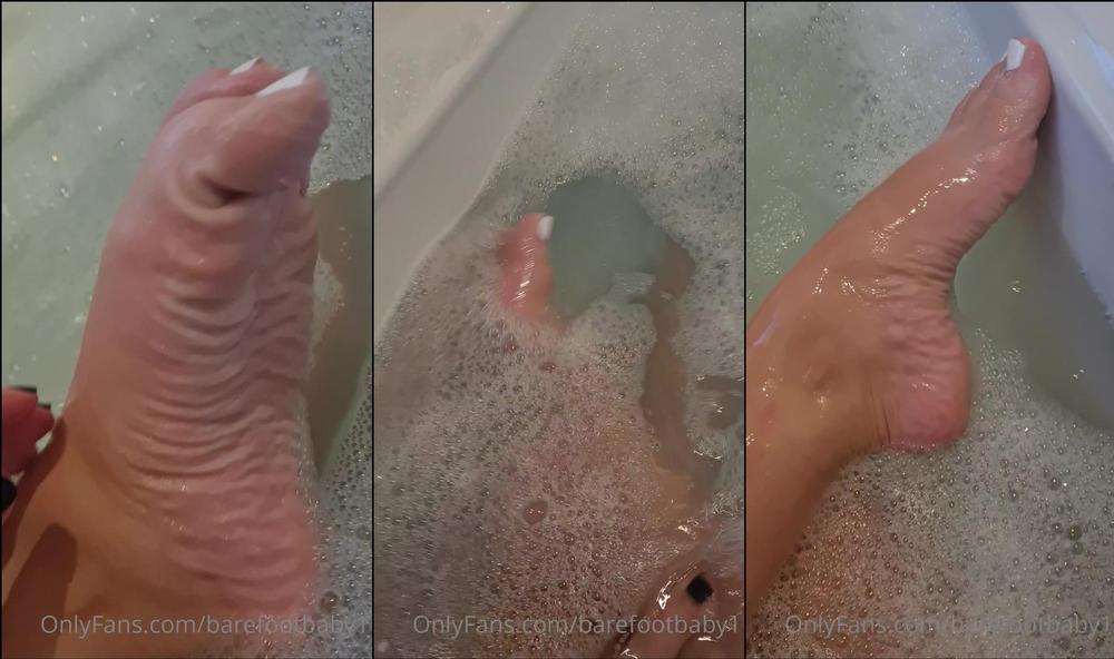barefootbaby1 30 03 2022 2409441706 Very wrinkled soles after a long soak in my hot bath ⤠now time for bed. Sweet dreams