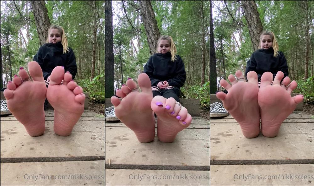 nikkisoless 08 03 2021 2049889359 here s a video to cheer up your monday my feet smelt like vinegar when i pulled m