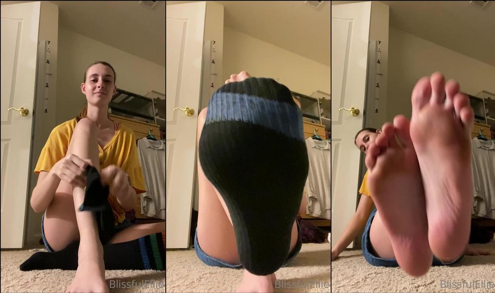 blissfulellie 04 03 2022 2382205408 The long socks gotta come off after hiking, after all. Hereâs a video )