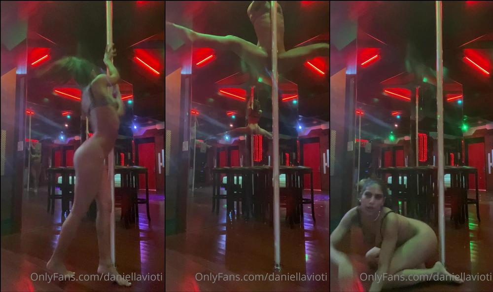daniellavioti 14 01 2021 2008274362 MEANWHILE.... In an underground strip club in Miami... I spent my night dancing on a pole 