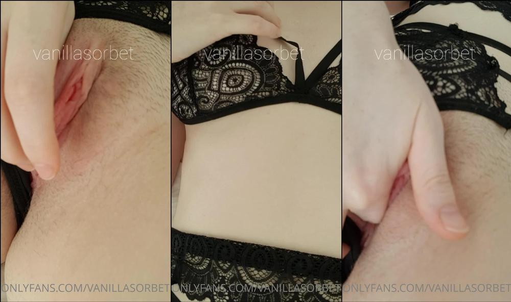 callierose 19 05 2021 1519883705 do you like a lil peach fuzz ;)
