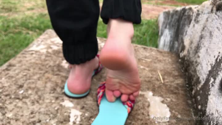 amorafeet.ofc 15 01 2023 2743629988 imagine you running at the park and show me doing this shoeplay, what do you do