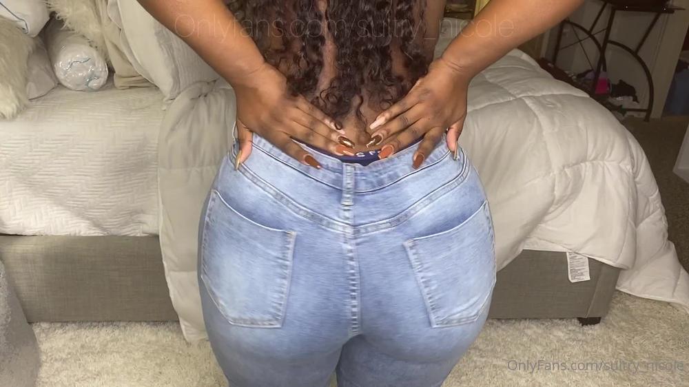 sultry_nicole 04 10 2020 972895430 Struggling to fit in my jeans 