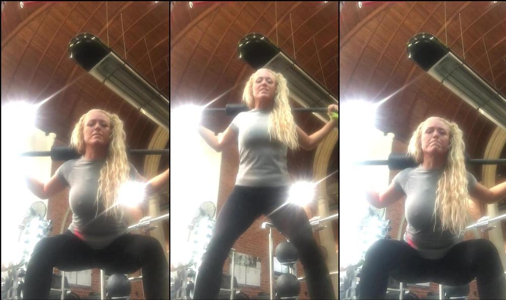 rebeccasmyth16 06 06 2018 10147931 Squatting in gym 