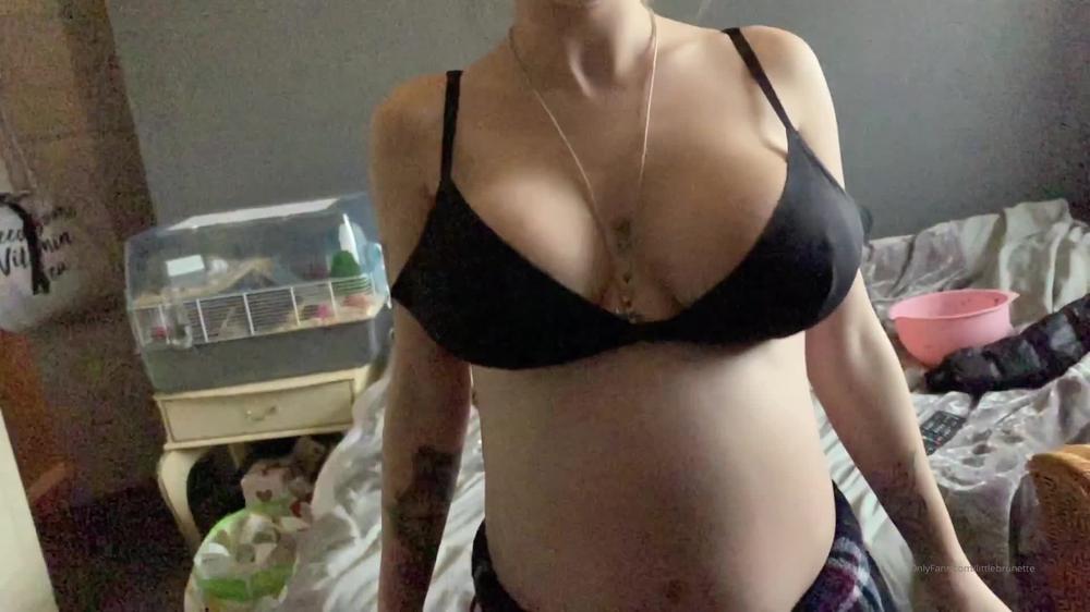 natashatosini 8126078 2019 10 25 My boobs are so big and giant  who wants to suck on them!