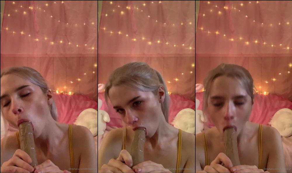lilmisstia1 18437912 don t u wish this was ur cock instead