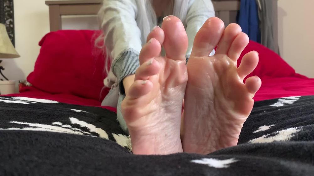 crystalinked 05 11 2019 81494432 Do you like stroking to my oily feet âï¸