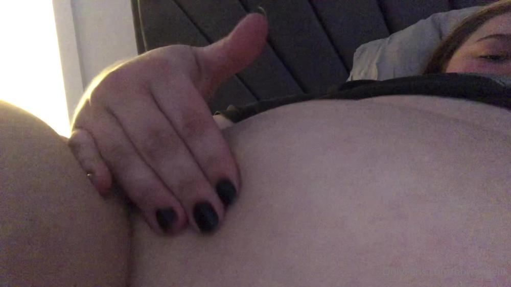 bbwangelik 26 09 2021 2230144337 Sometimes I just lay here and play with it