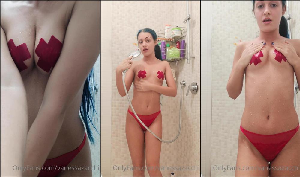 vanessazacchi 08 04 2022 2415716469 Ragazzi siccome domani non potrò aggiornare OF perché sono fuori al ROMICS, vi lascio un