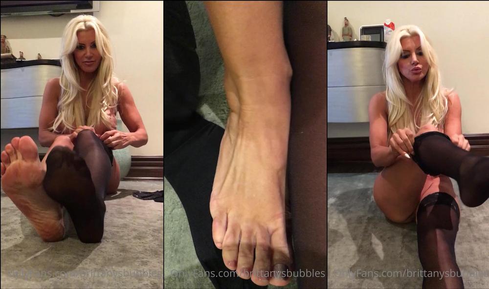 brittany_andrews 06 11 2020 1208275049 Hey foot sluts  This Foot Fetish Friday, cum behind the scenes with me in this clip while 