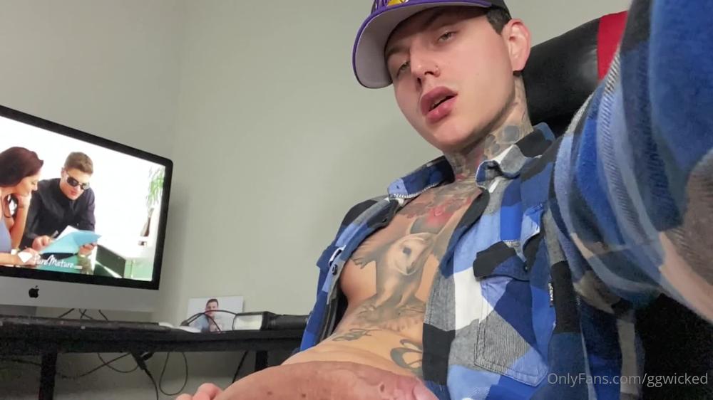 ggwicked 02 01 2021 1999640517 HAPPY NEW YEAR       SAY IT BACK     HERE'S MY COCK  Did you get laid last nig