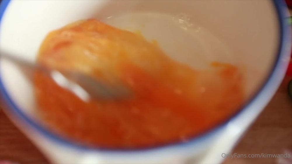 kim moss 03 12 2021 2291630759 cooking .. i bet you never seen before something so funny 
