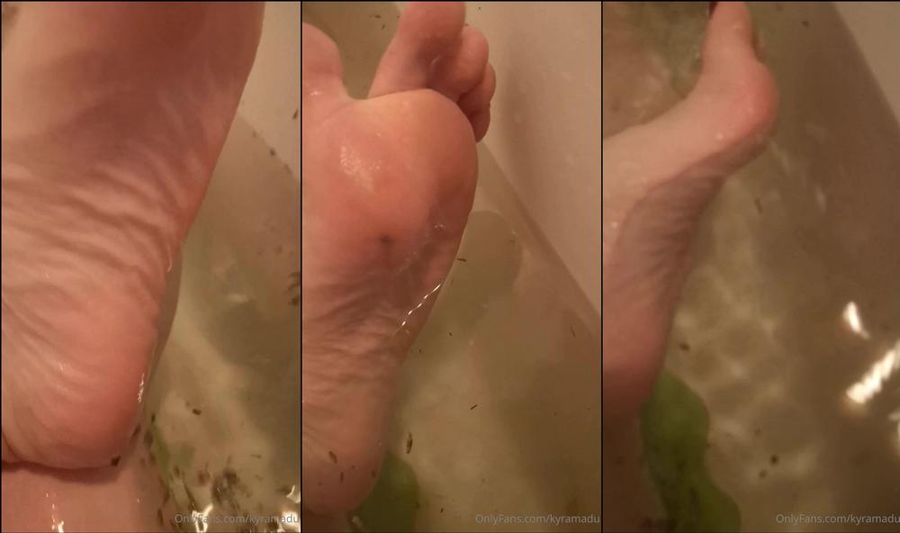 kyramadu 894994850 bei dem wetter hilft nur ein heisses bad 5