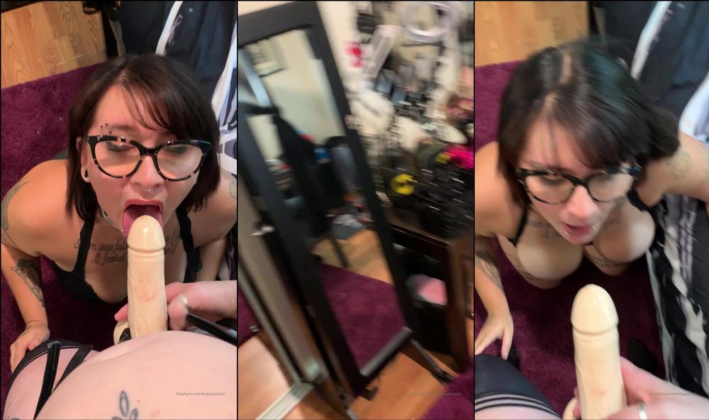 lindsaycins4u 02 10 2019 11636342 what do you do with a cute goth girl that s already
