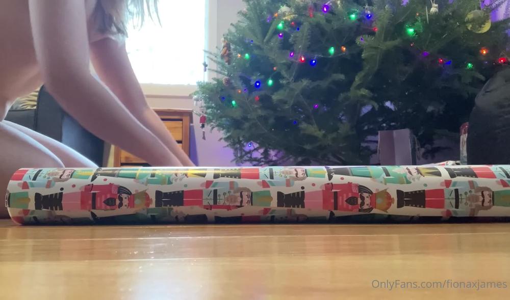 fionaxjames 11 12 2022 2712889226 Naked hot chocolate and wrapping presents