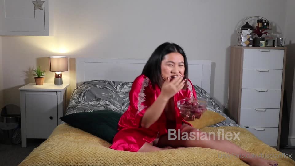 onlyninalee 72733514 thought id see how many grapes i could fit in my mouth its something i did with my college friends as a challenge chubby bunny but