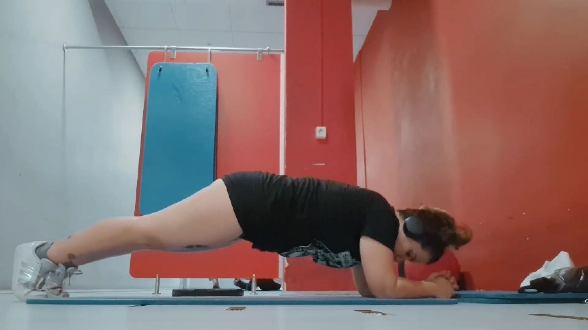 SFW 3 Minute Core Workout - April 29, 2025