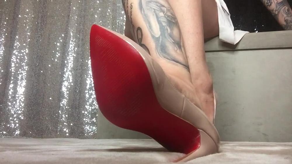 lottieharley 19 03 2017 737850 Such a hot heels tease  Tongue at the ready