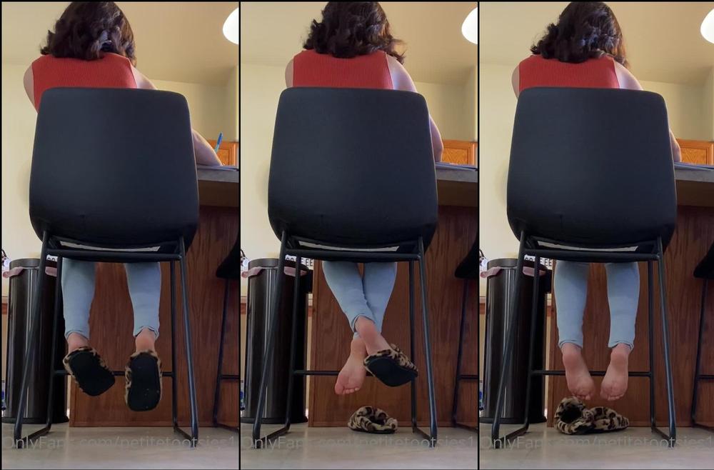 petitetootsies1124 28 11 2021 2286050629 Ignoring you while I write my grocery list