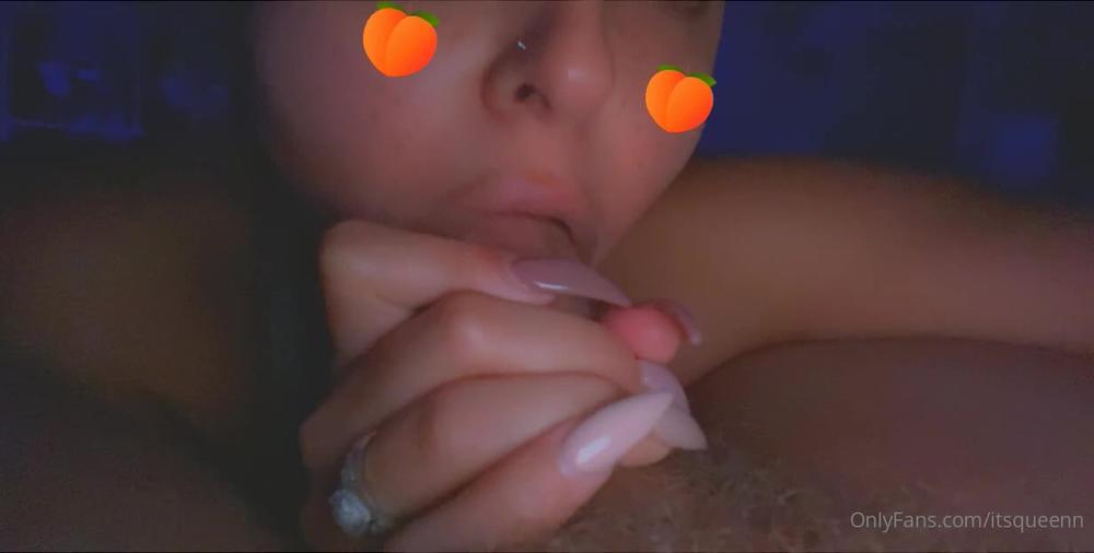itsqueenn 65729810 content deals message me and let s have some fun 