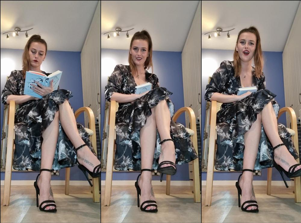 sophiatruee 01 11 2021 2262485097 You see a beautiful woman in a coffee shop   you can't help but feel compelled to worship 