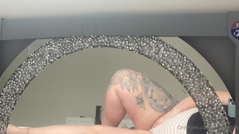juicylucy505 156483761 2021 06 11 i couldn t help but tease myself in my friends bed 