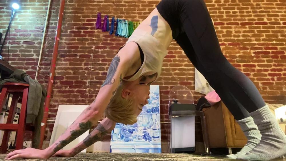lucyeverleigh 18 04 2020 243901035 i need to stretch more so